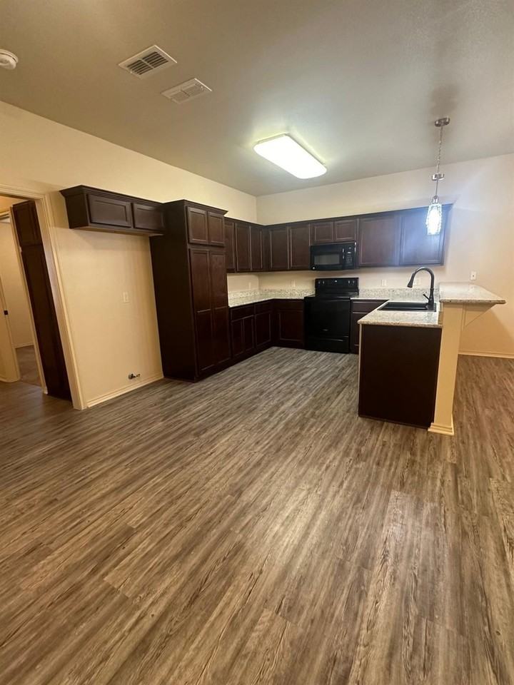 3206 112th St - Photo 4 of 14