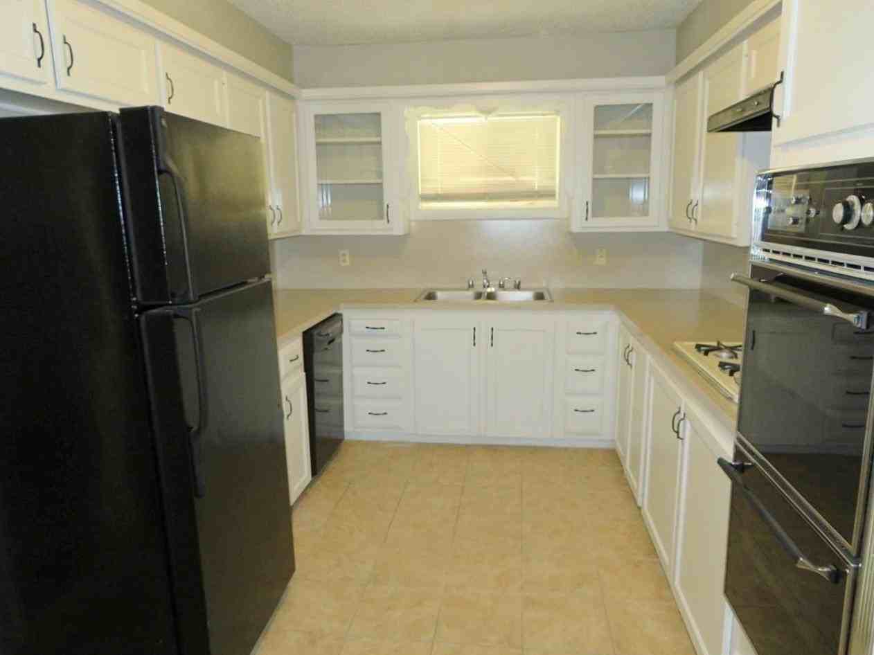 4207 46th St - Photo 4 of 9
