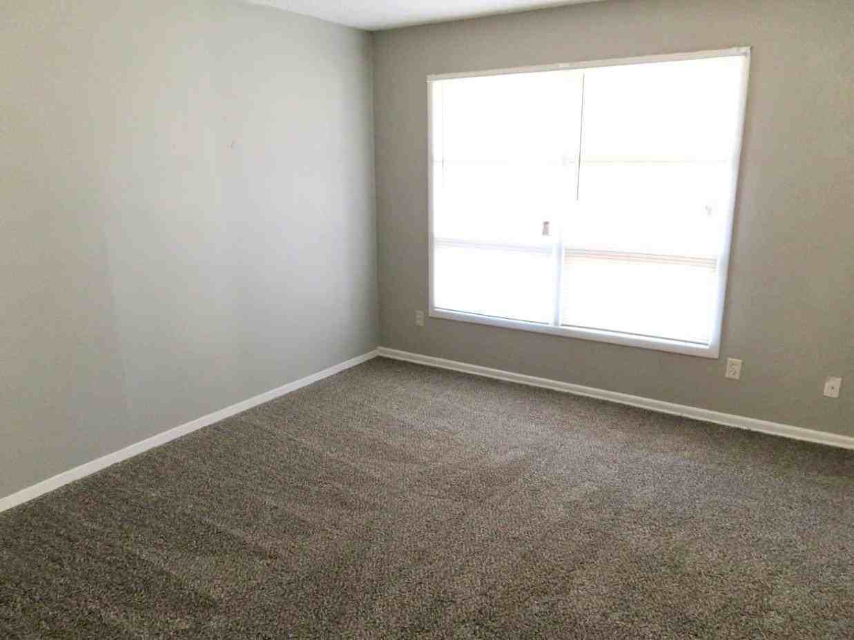 4207 46th St - Photo 5 of 9