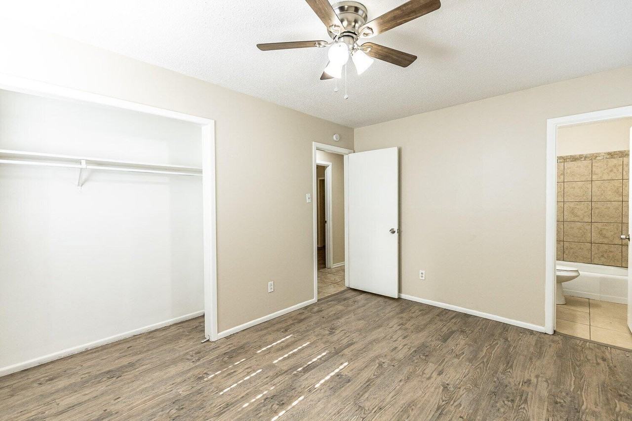 1916 71st St - Photo 5 of 10