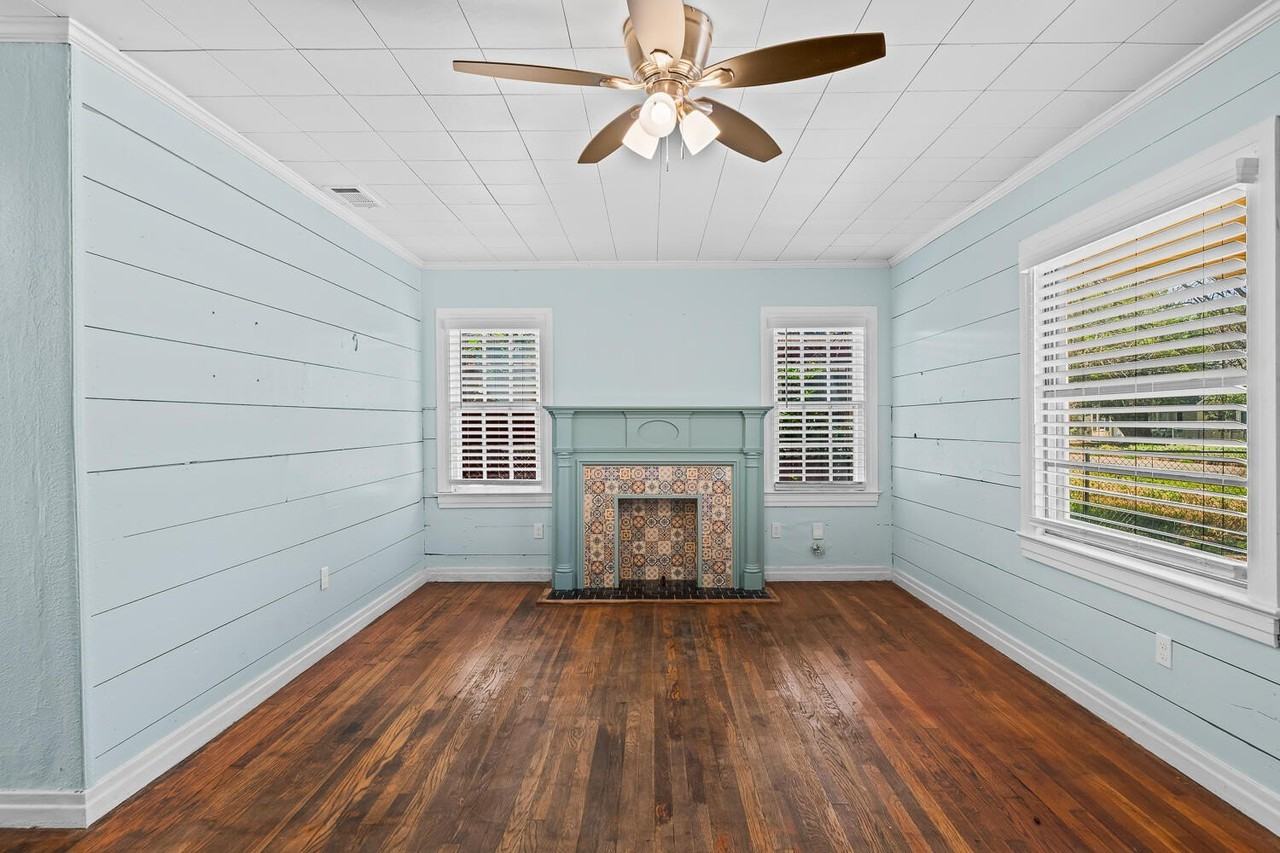 2213 27th St - Photo 4 of 21