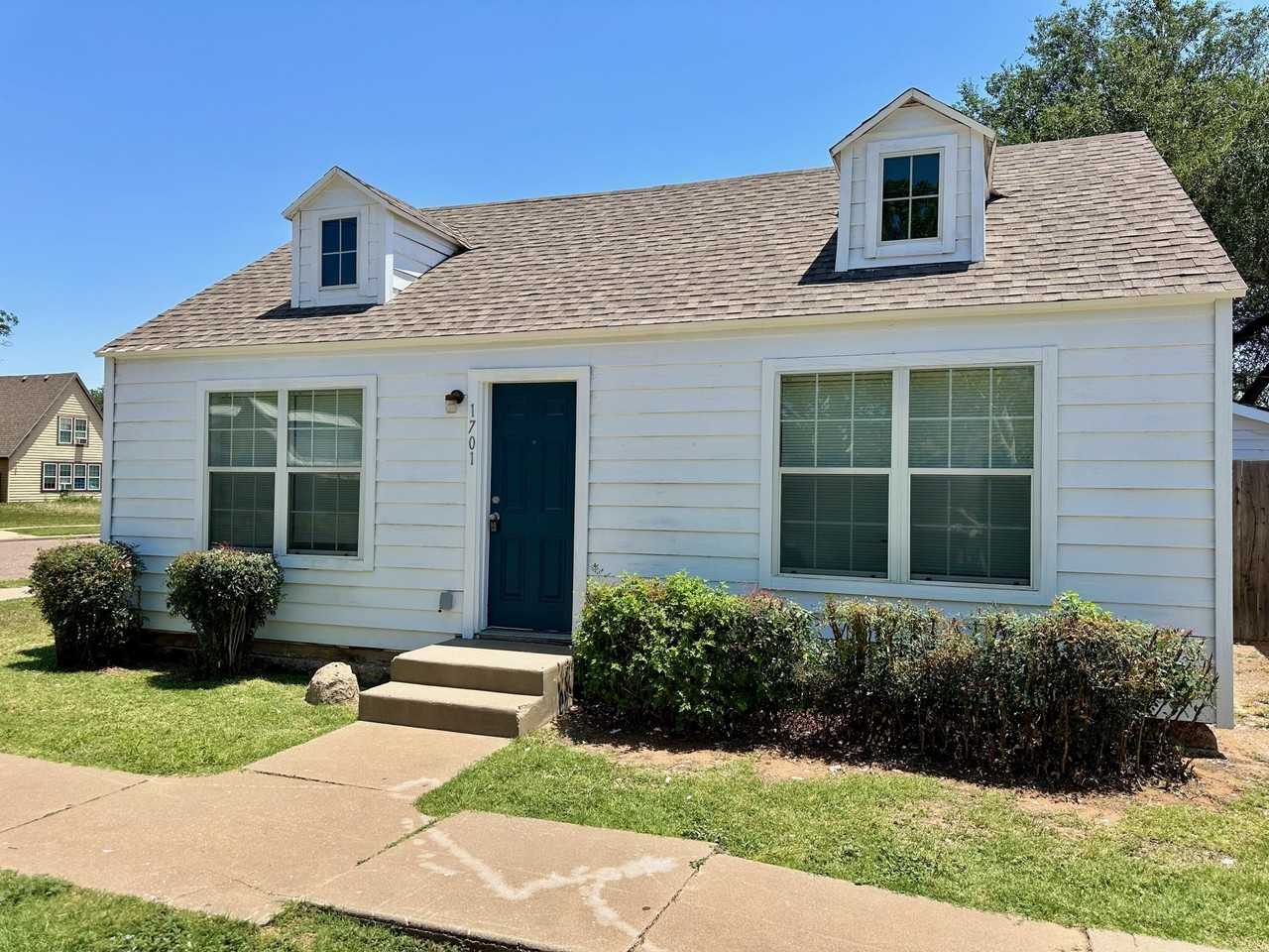 1701 Avenue T - Photo 2 of 10