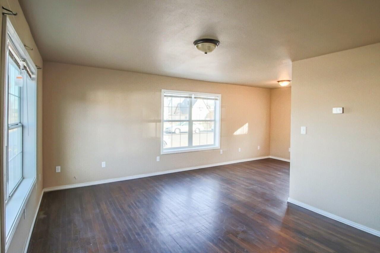 1701 Avenue T - Photo 3 of 10