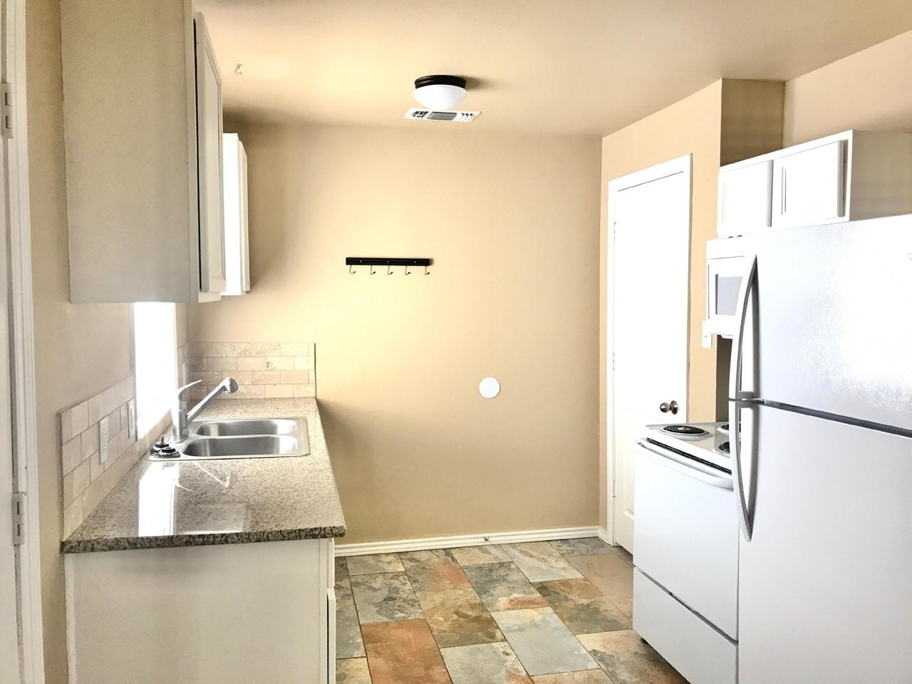 1701 Avenue T - Photo 4 of 10