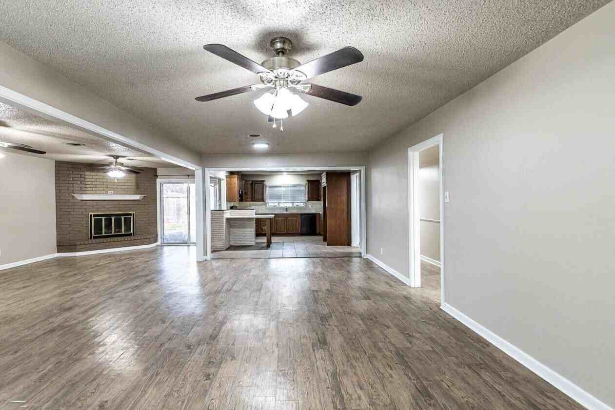 4314 45th St - Photo 3 of 20