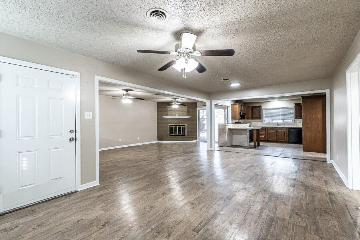 4314 45th St - Photo 4 of 20