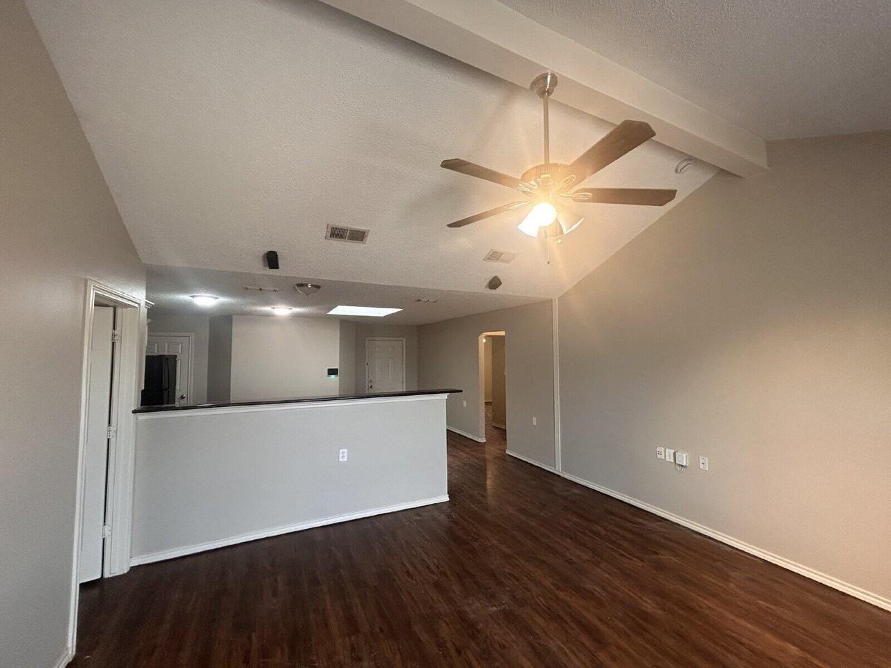 7803 Avenue J - Photo 3 of 13