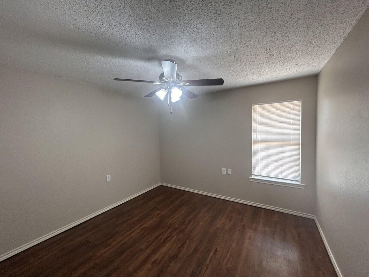 7803 Avenue J - Photo 6 of 13