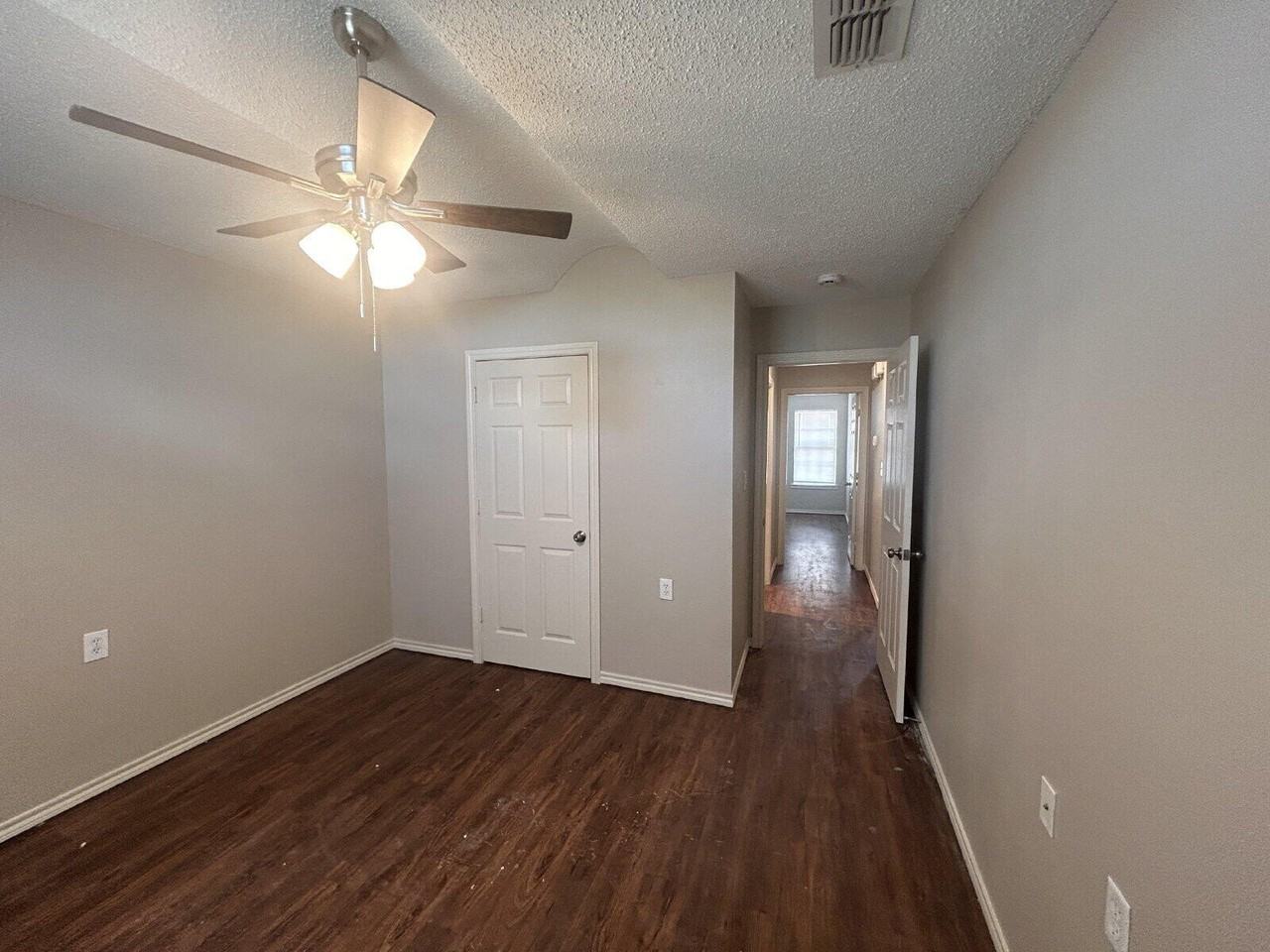 7803 Avenue J - Photo 7 of 13