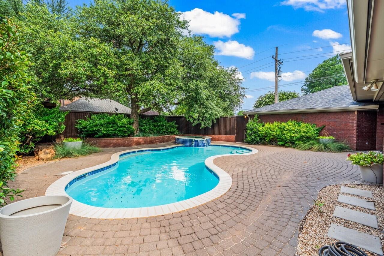 8707 Savannah Ave - Photo 4 of 50