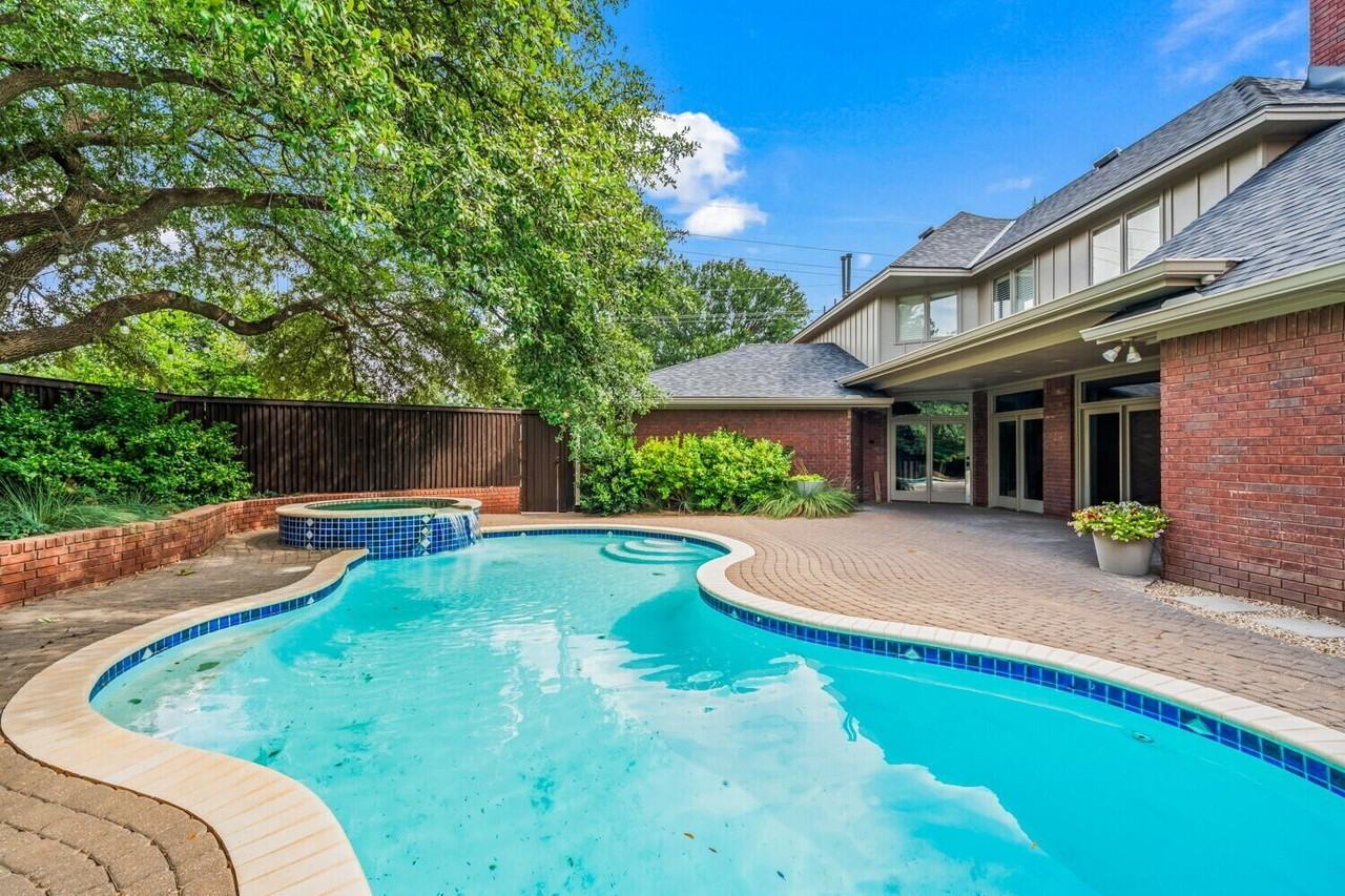 8707 Savannah Ave - Photo 5 of 50
