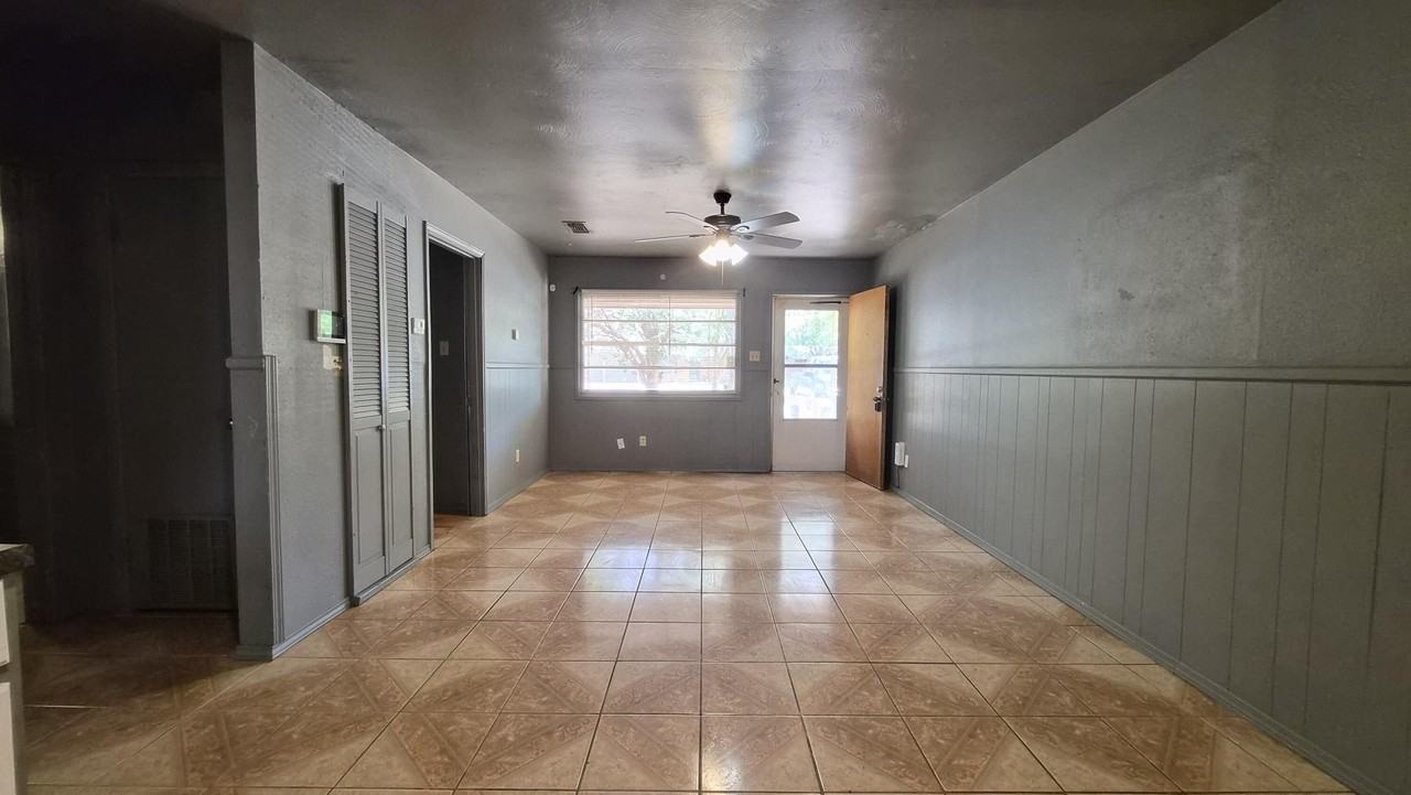 6108 Avenue W - Photo 5 of 9