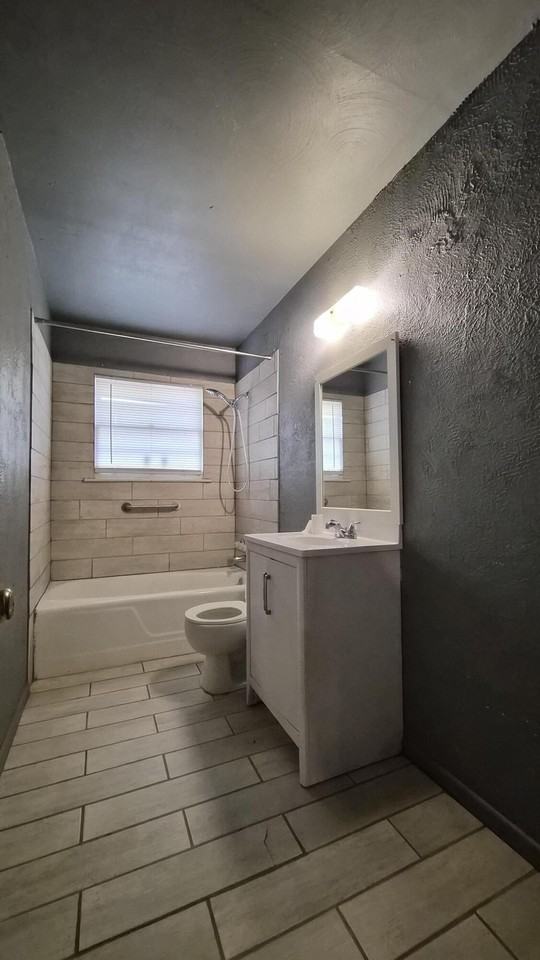 6108 Avenue W - Photo 7 of 9