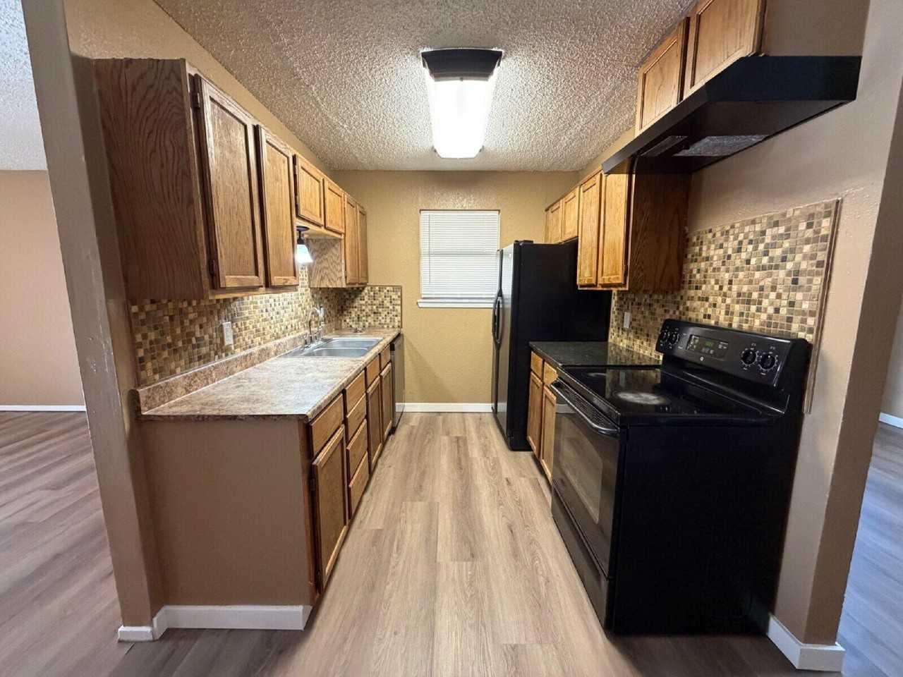 6324 29th St - Photo 4 of 11
