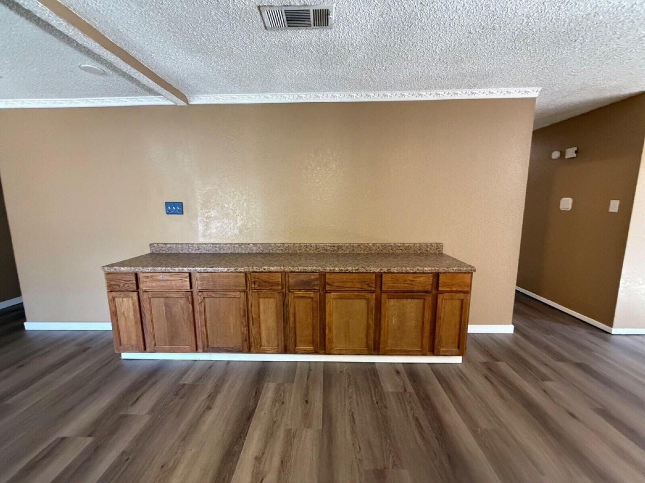 6324 29th St - Photo 5 of 11
