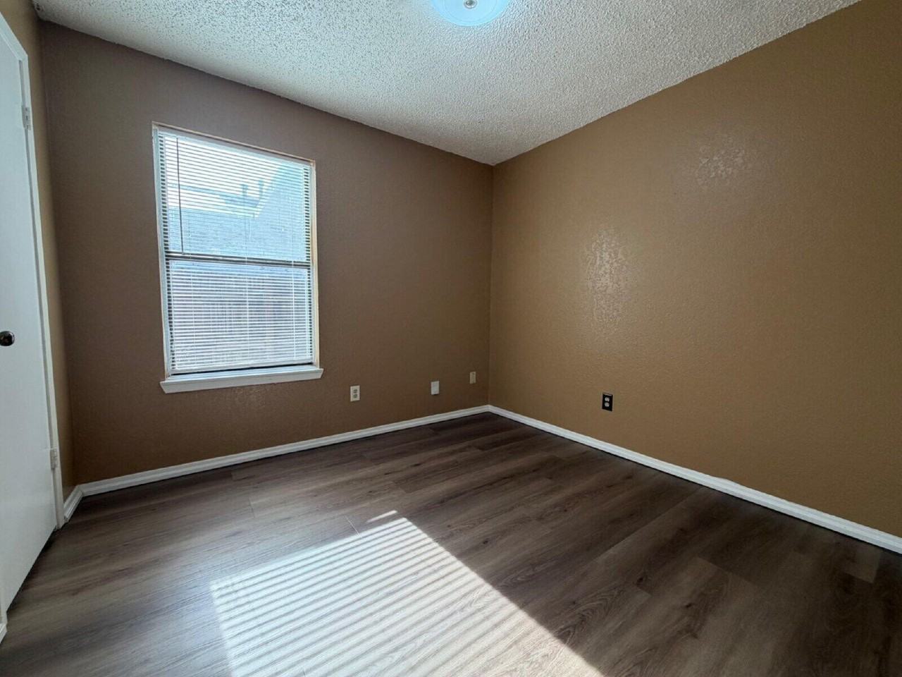 6324 29th St - Photo 7 of 11