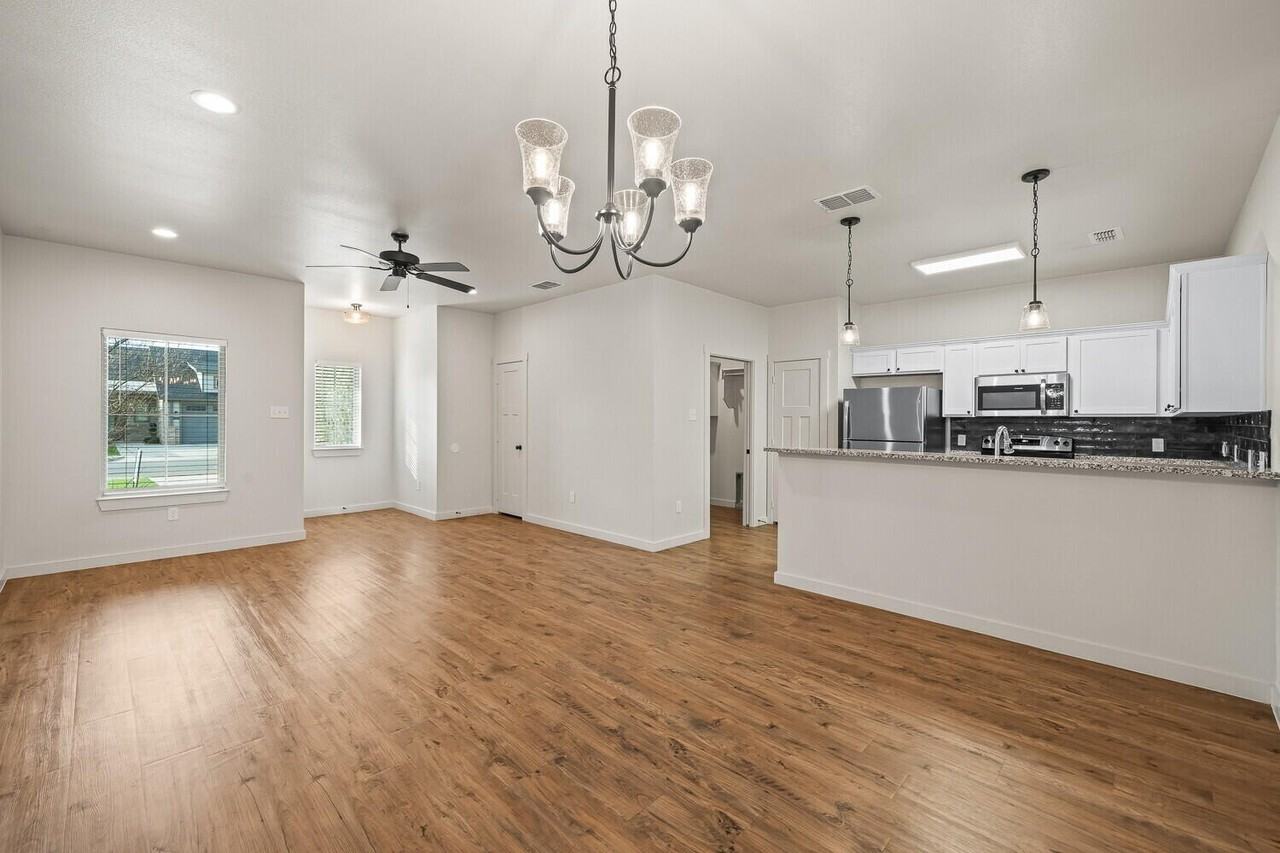2554 138th St - Photo 4 of 16
