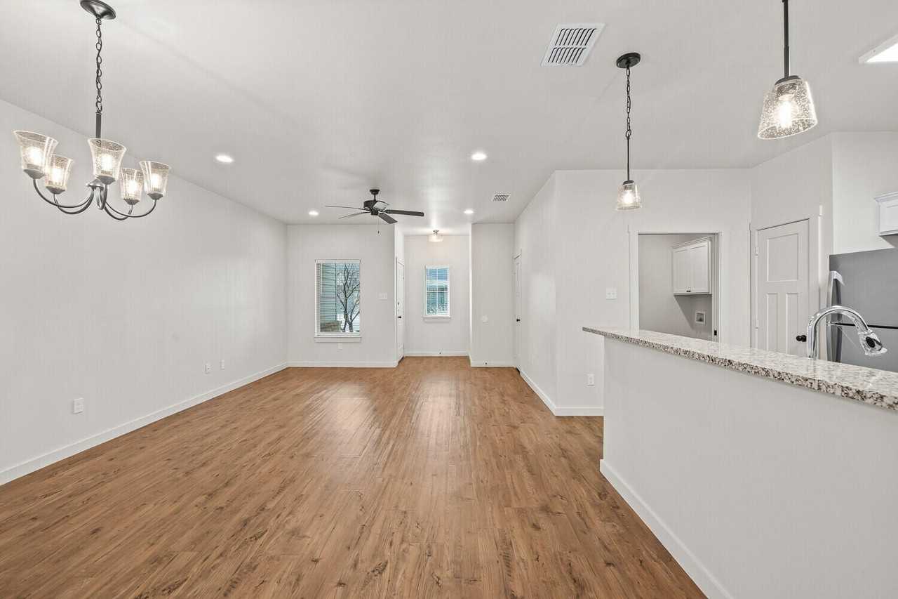 2554 138th St - Photo 5 of 16