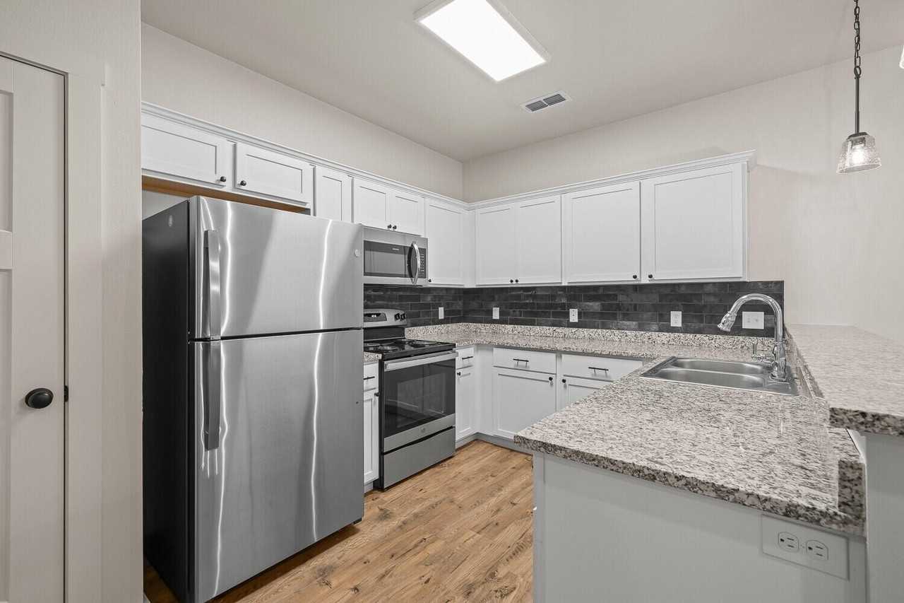 2554 138th St - Photo 6 of 16