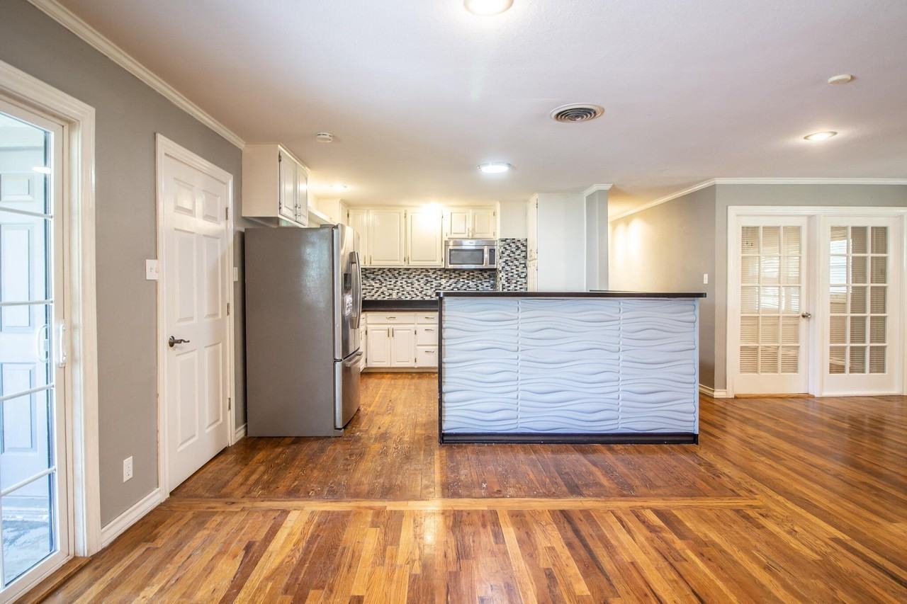 4506 18th St - Photo 6 of 22