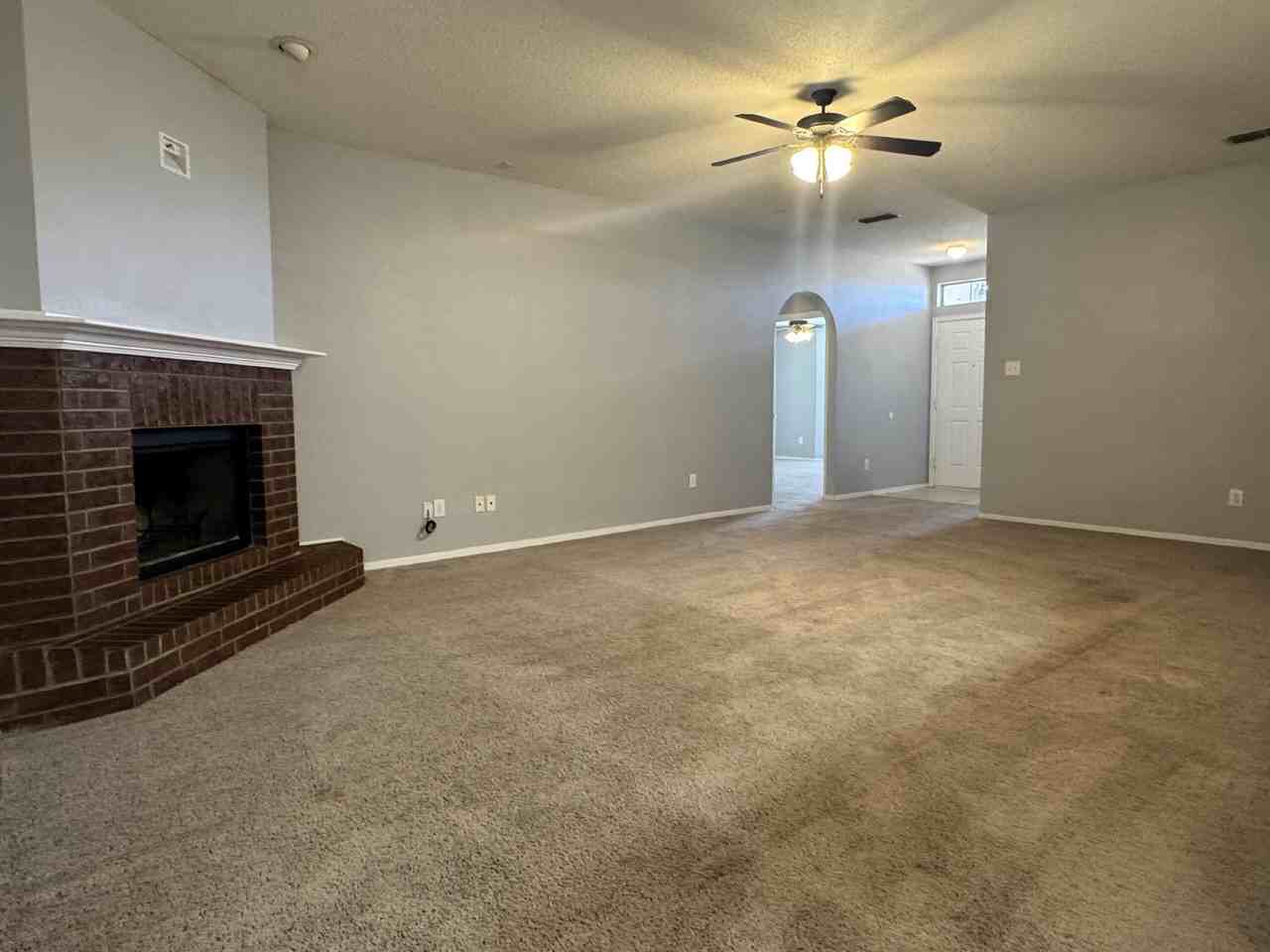 6201 18th St - Photo 2 of 13