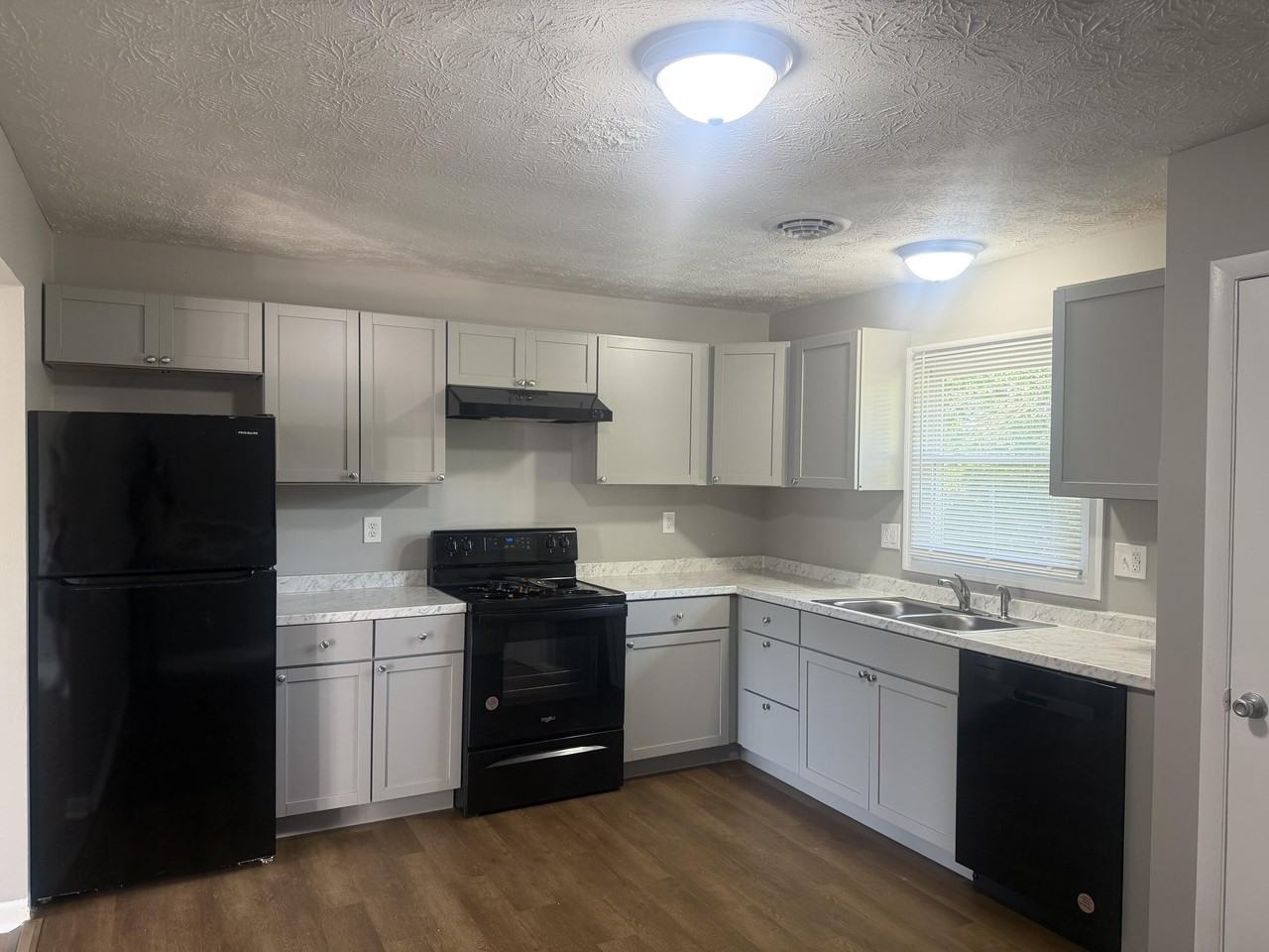 1079 Trent Blvd - Photo 2 of 13