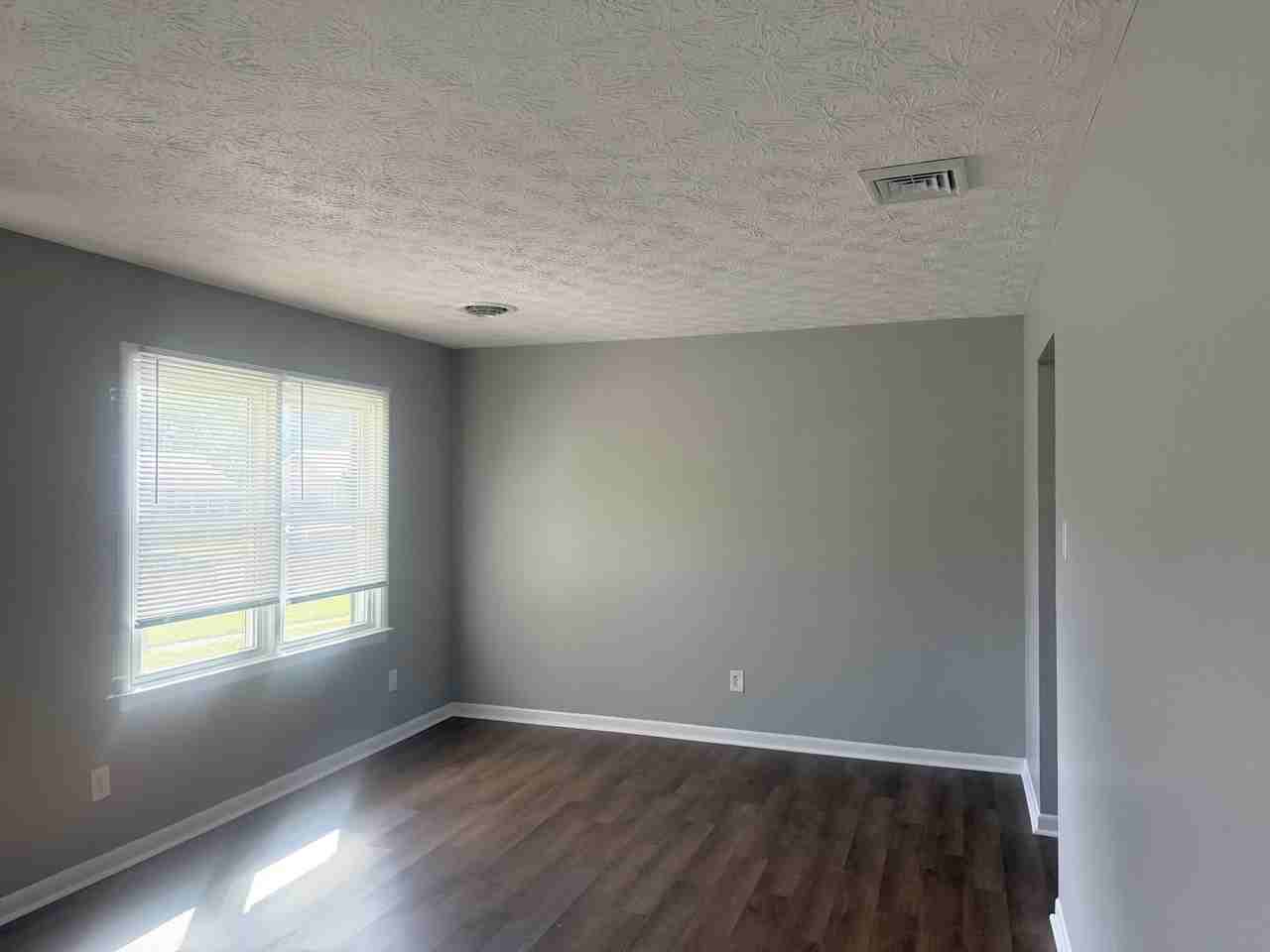 1079 Trent Blvd - Photo 4 of 13
