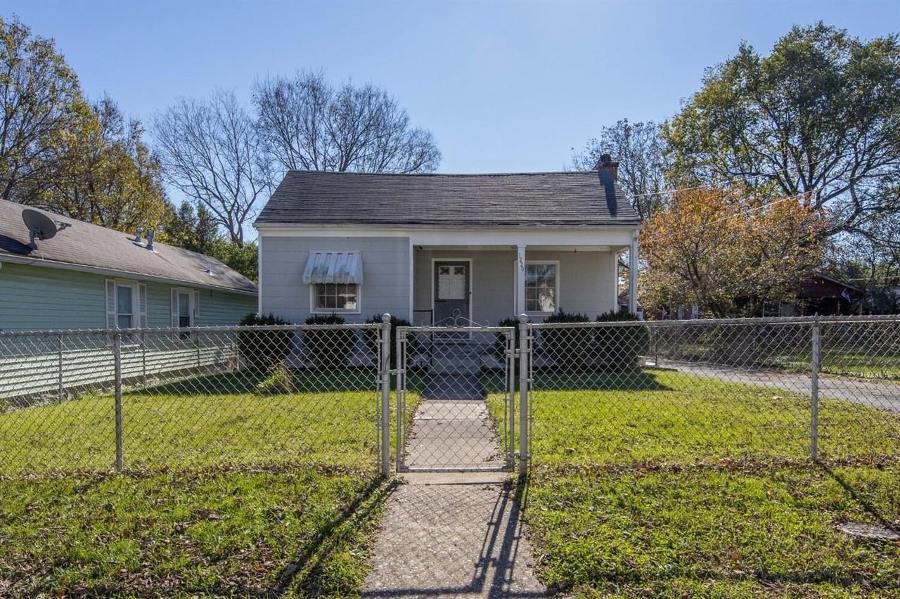 1220 Hammond Ave - Photo 2 of 27
