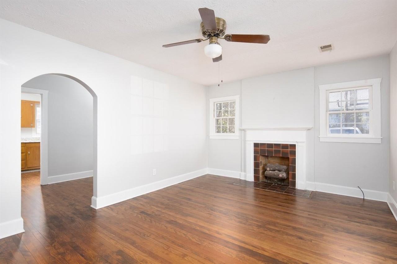 1220 Hammond Ave - Photo 3 of 27