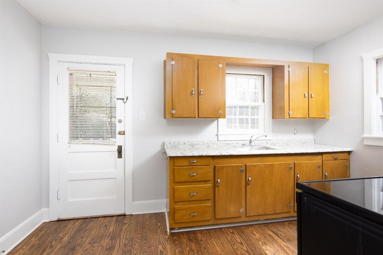 1220 Hammond Ave - Photo 4 of 27