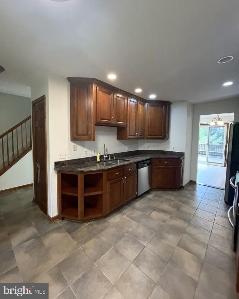 5 Briardale Ct - Photo 4 of 40