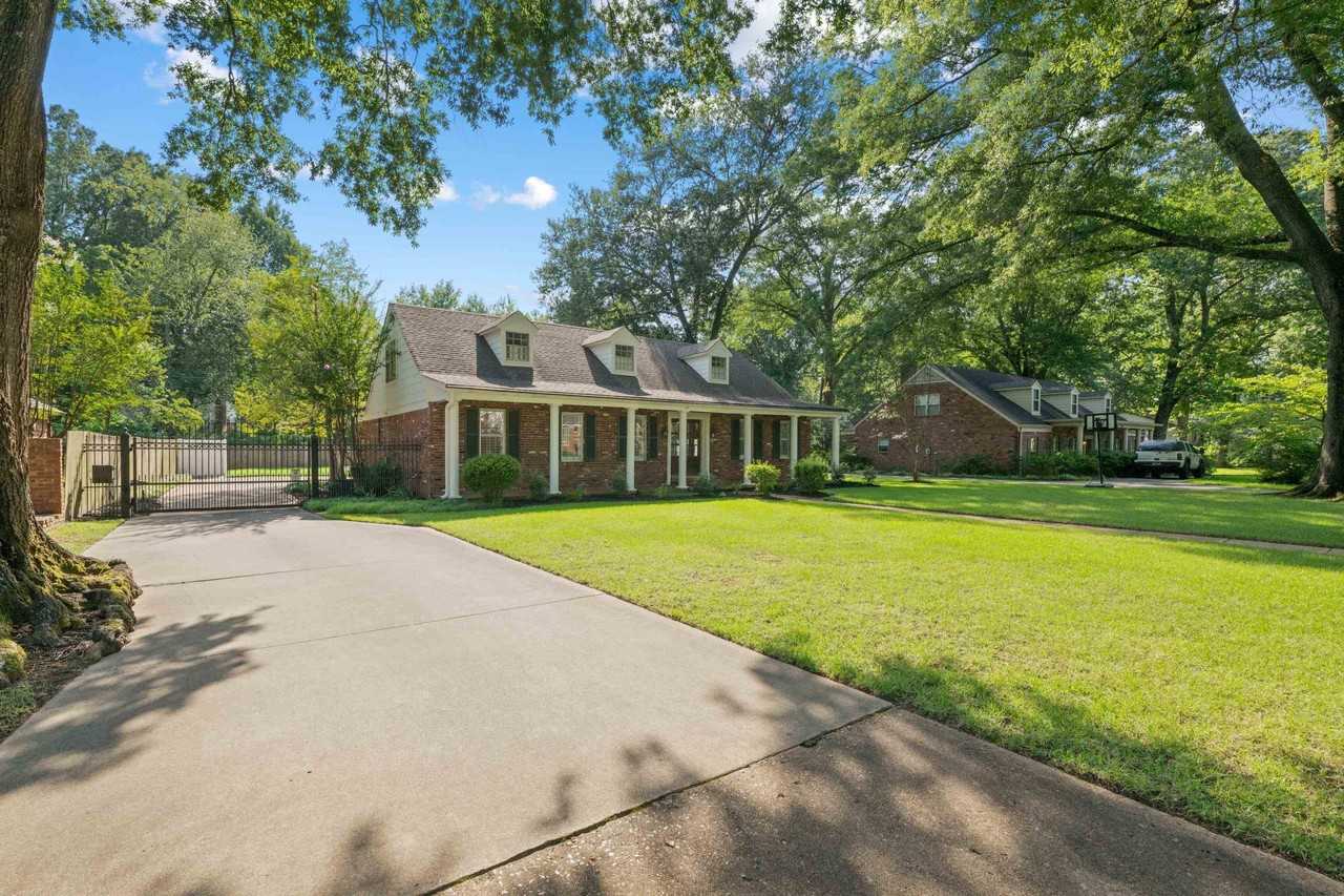 1539 Brookside Dr - Photo 2 of 30
