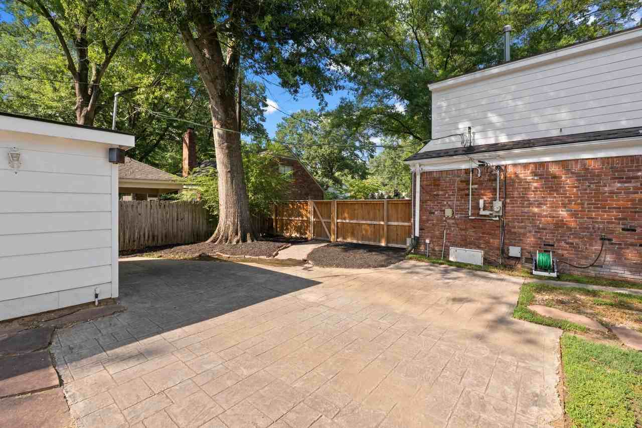 1539 Brookside Dr - Photo 4 of 30