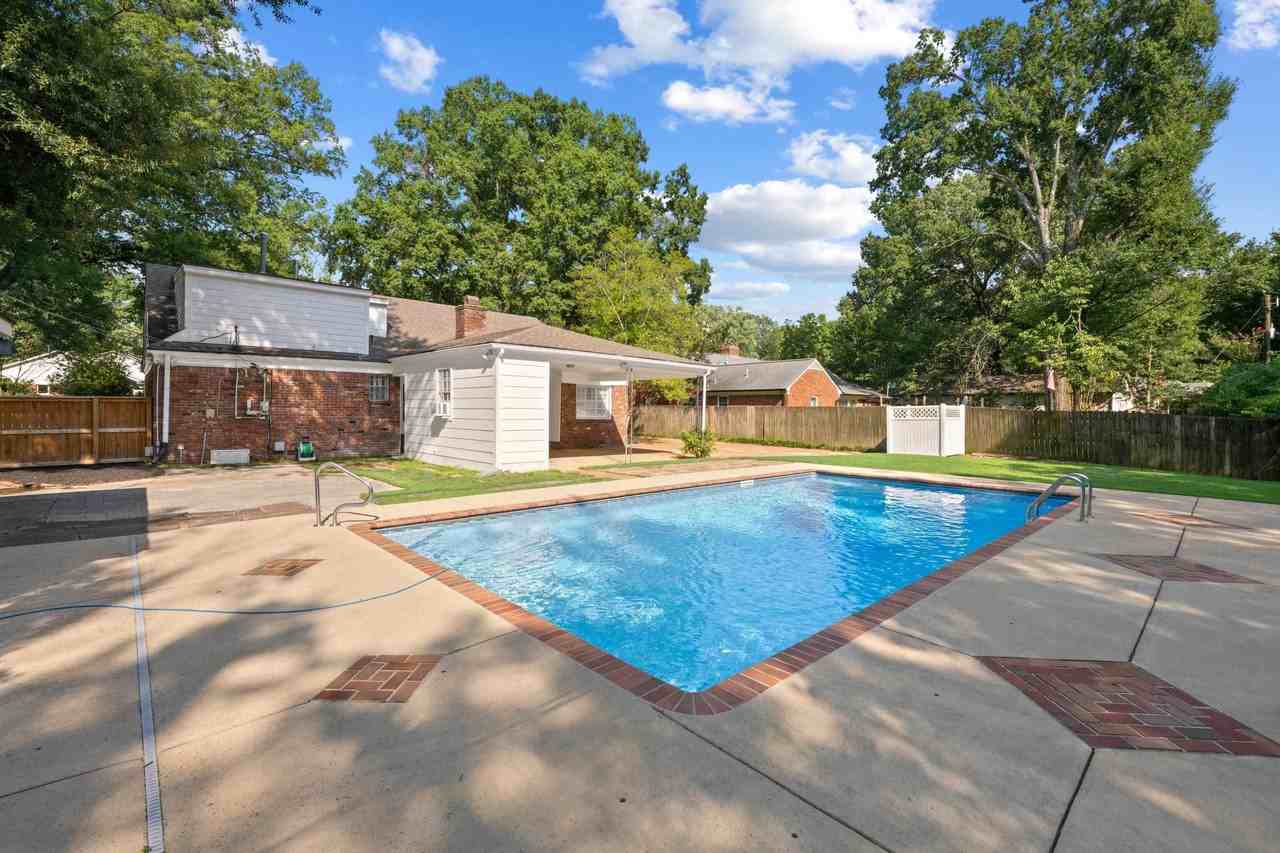 1539 Brookside Dr - Photo 5 of 30