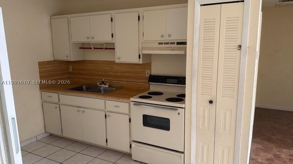 421 Las Palmas Cir #0 - Photo 7 of 10