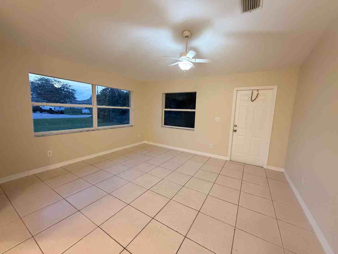4538 Golfview Blvd - Photo 3 of 14