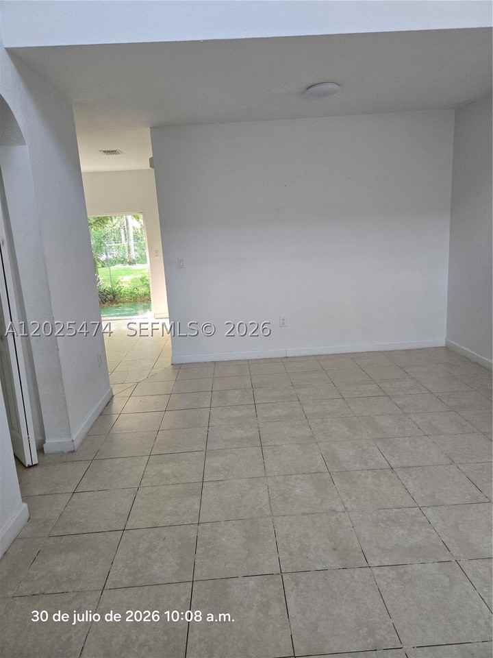 4136 Ne 24th St #4136 - Photo 4 of 15