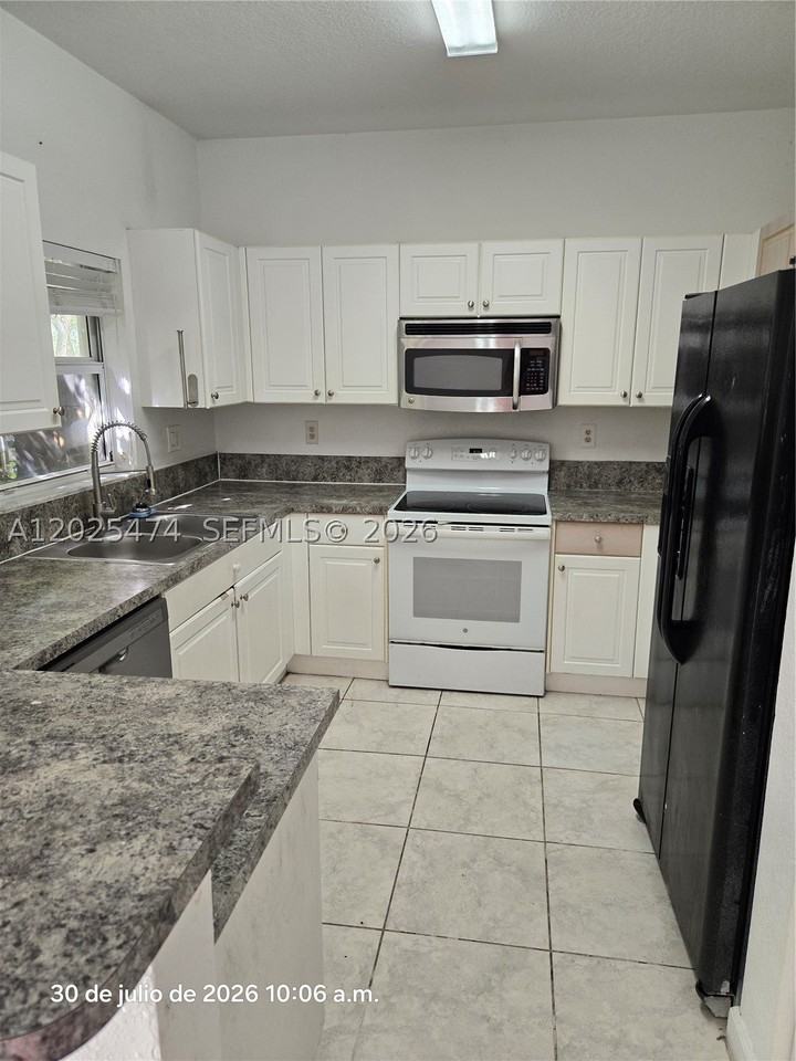 4136 Ne 24th St #4136 - Photo 7 of 15