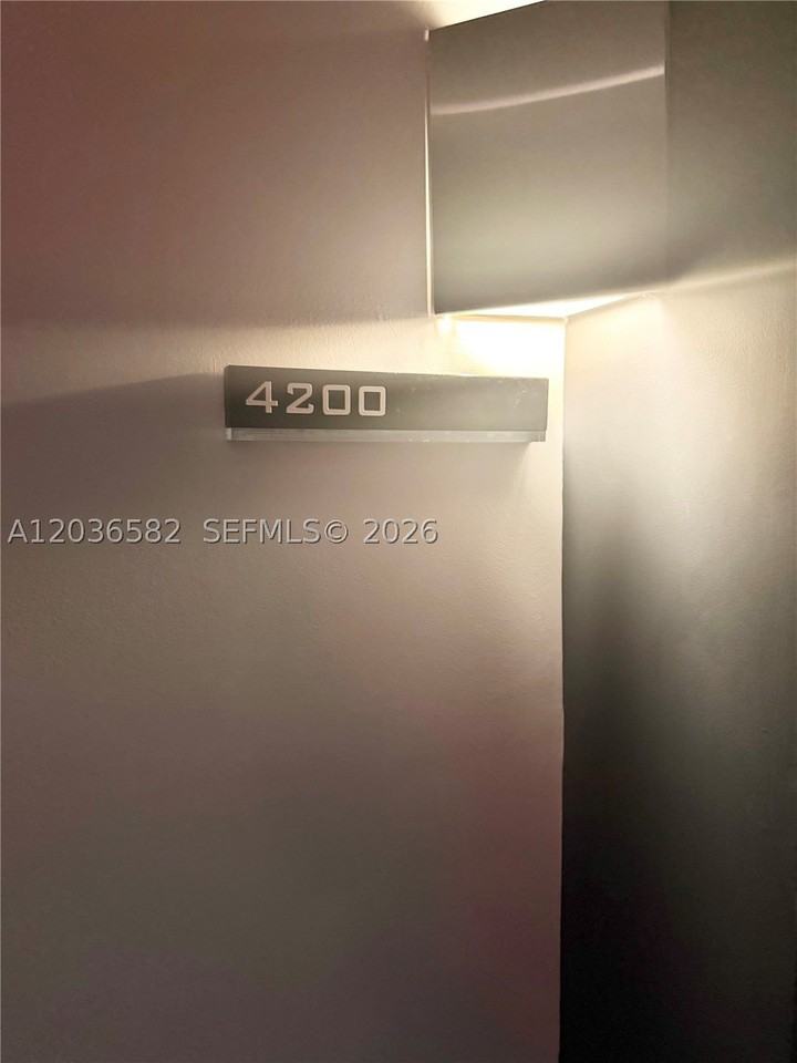 335 Biscayne Blvd #4200 - Photo 2 of 37