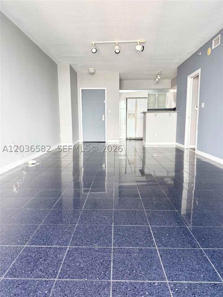 335 Biscayne Blvd #4200 - Photo 3 of 37