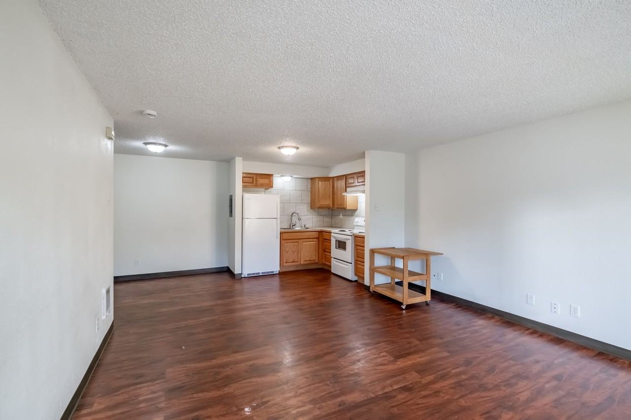 540-Oakvilla - Photo 2 of 50