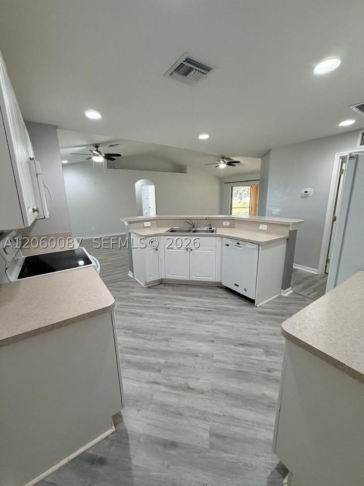507 Peerless Cir - Photo 2 of 17
