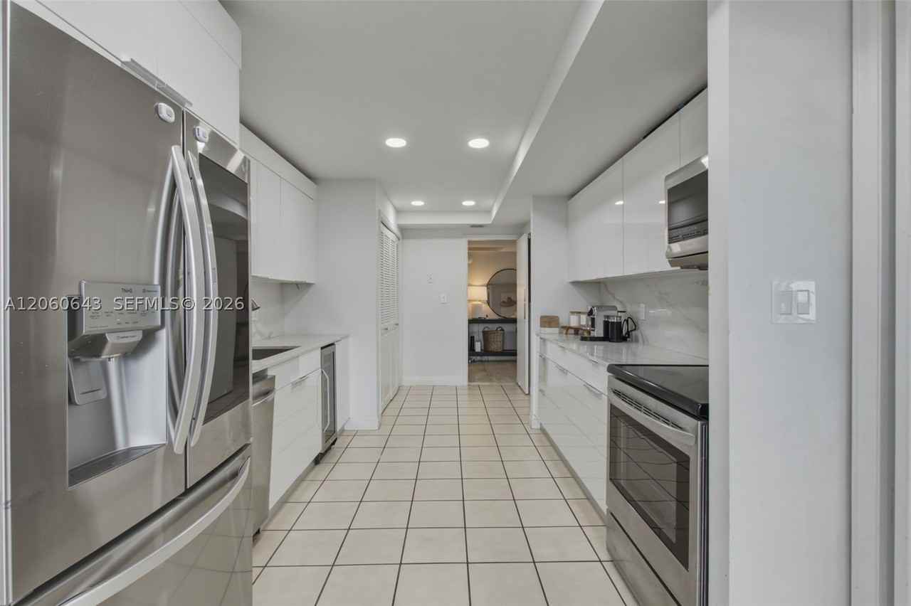 2 Grove Isle Dr #B301 - Photo 6 of 32