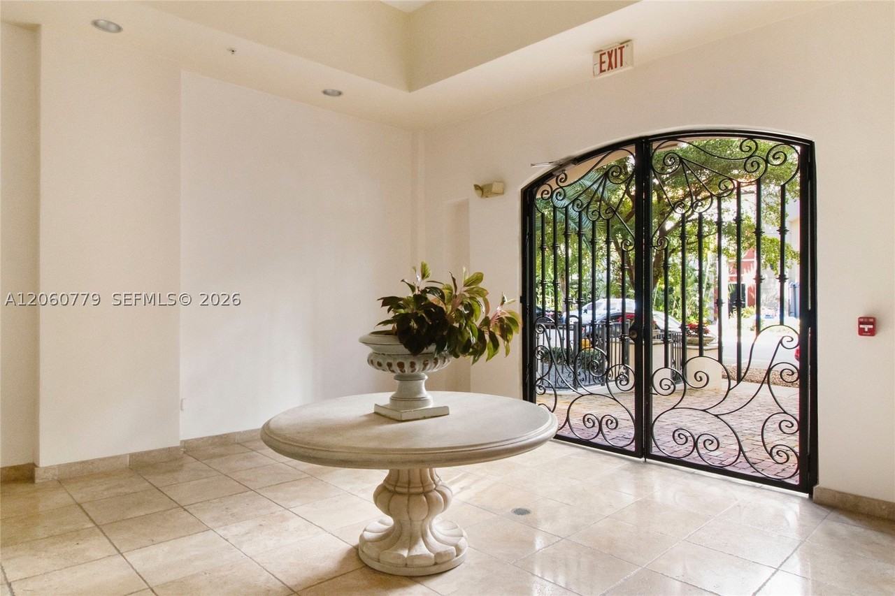 20 Calabria Ave #502 - Photo 4 of 9