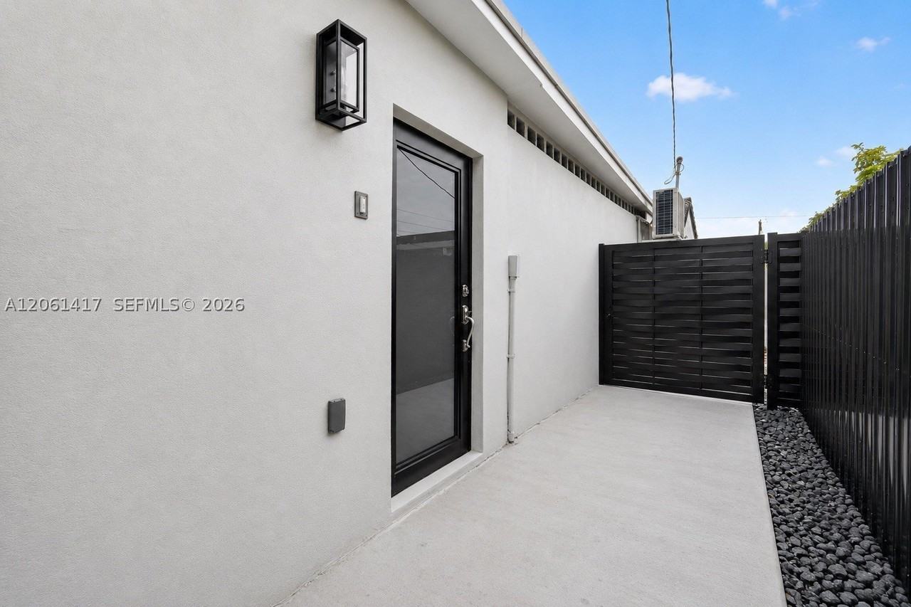1011 Nw 30th Ct #2 - Photo 6 of 22