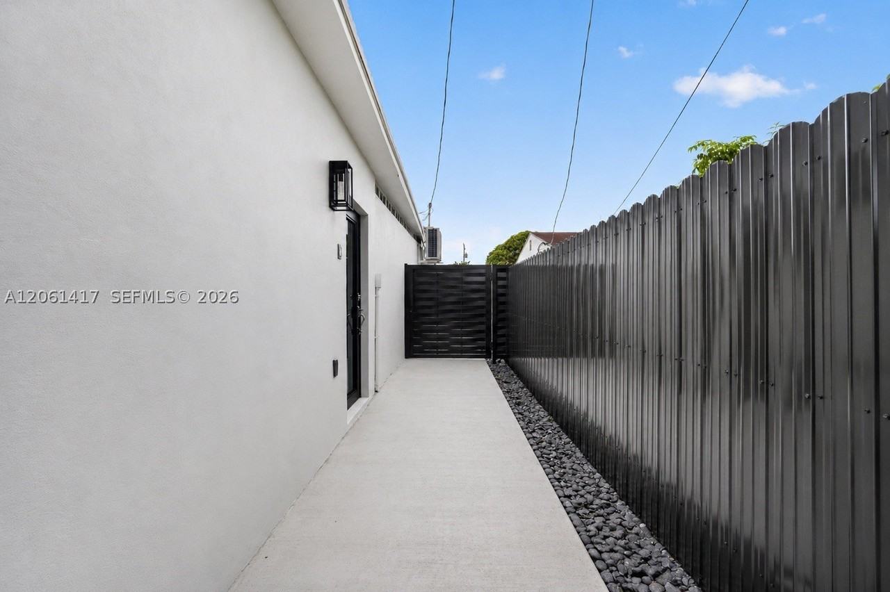 1011 Nw 30th Ct #2 - Photo 7 of 22