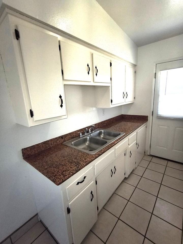 4522 11th St #4518D - Photo 4 of 7