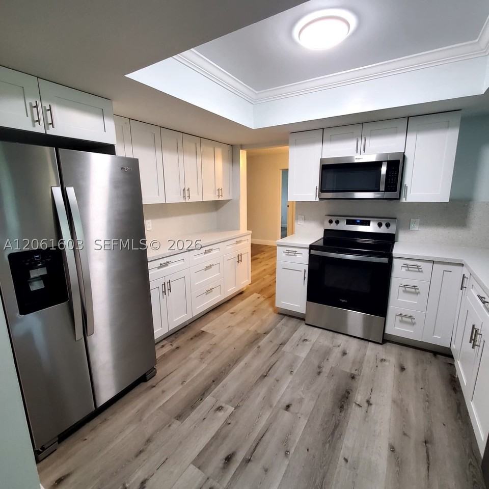 9740 Nw 25th St - Photo 4 of 26