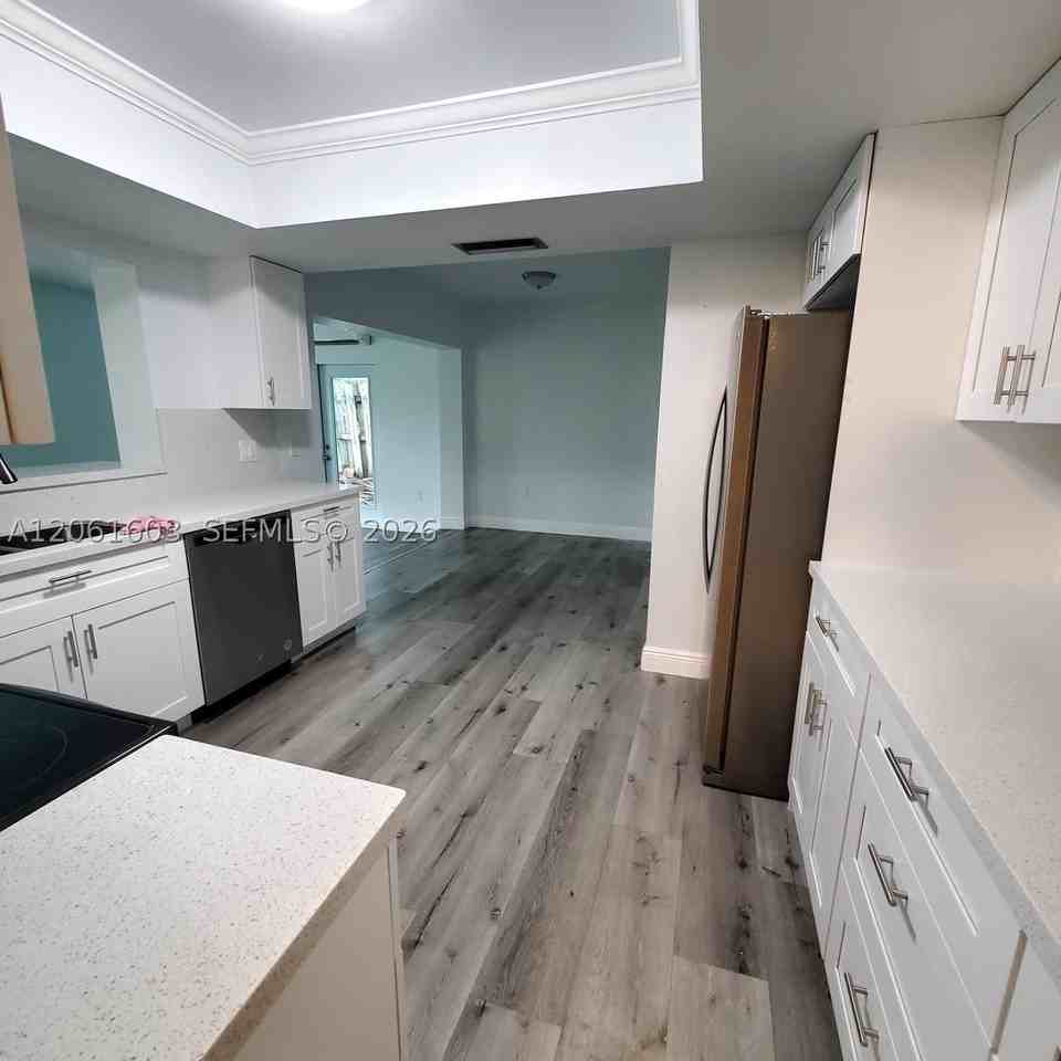 9740 Nw 25th St - Photo 5 of 26