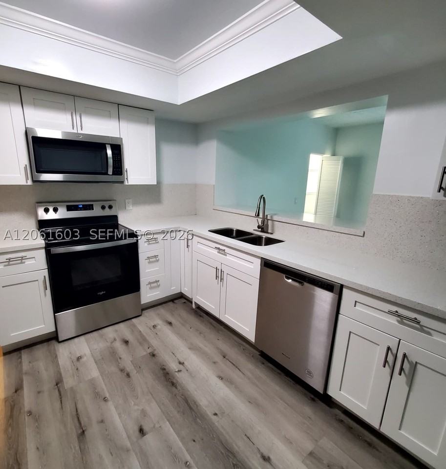 9740 Nw 25th St - Photo 6 of 26